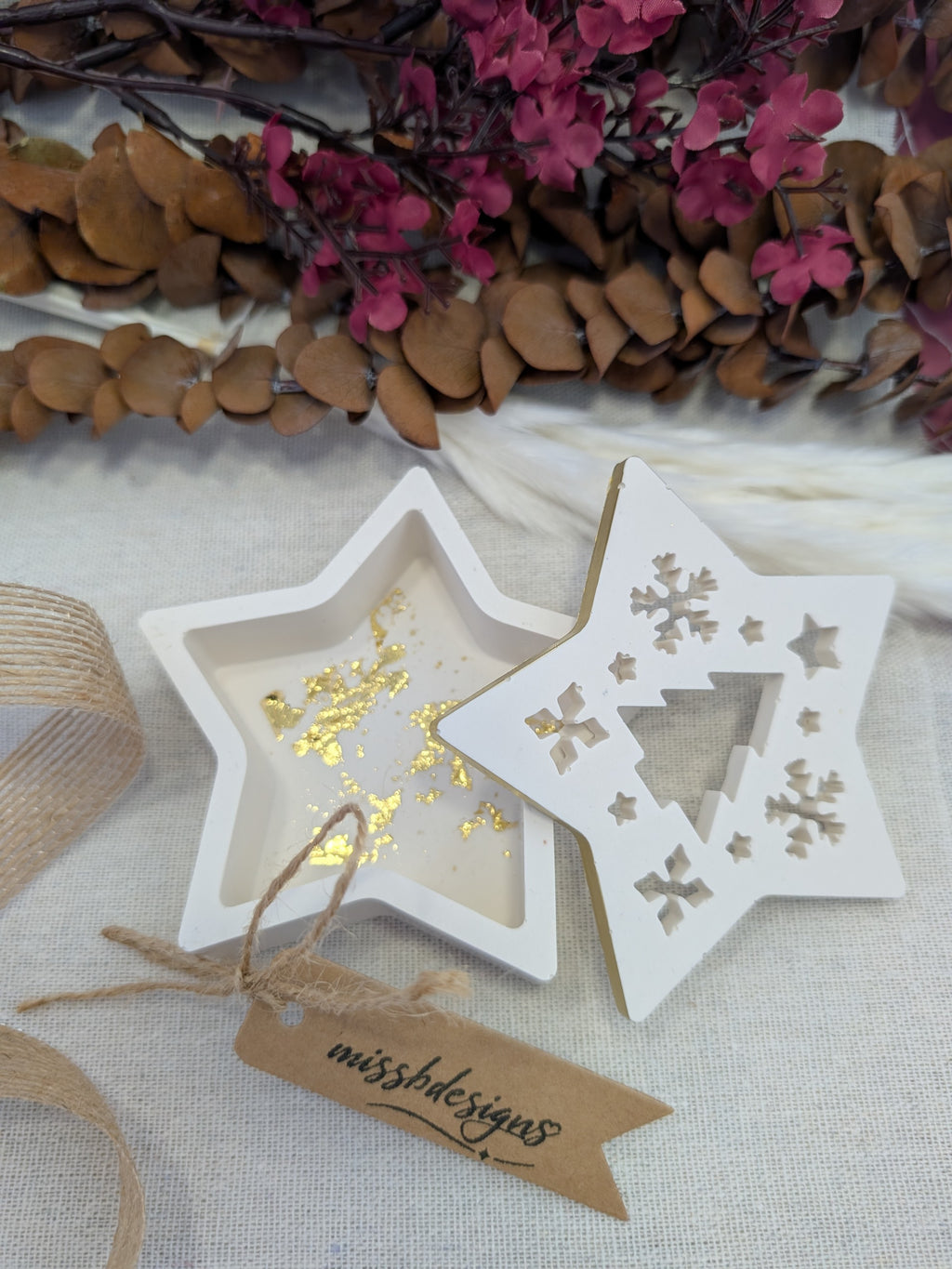 Decorative handcrafted eco resin star-shaped box with gold foil home decoration