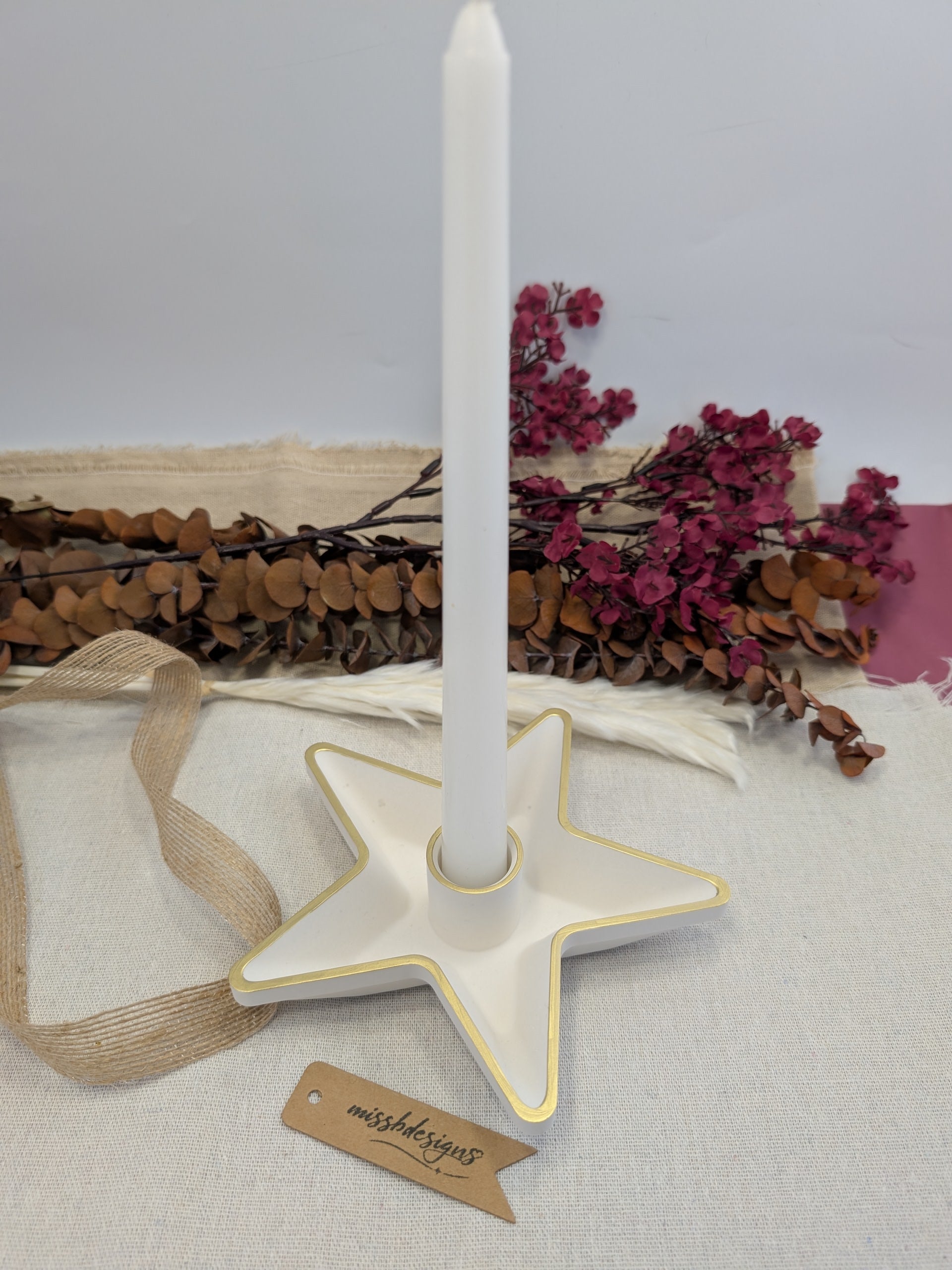 Eco resin Star-shaped candle holder with a white candle home decoration