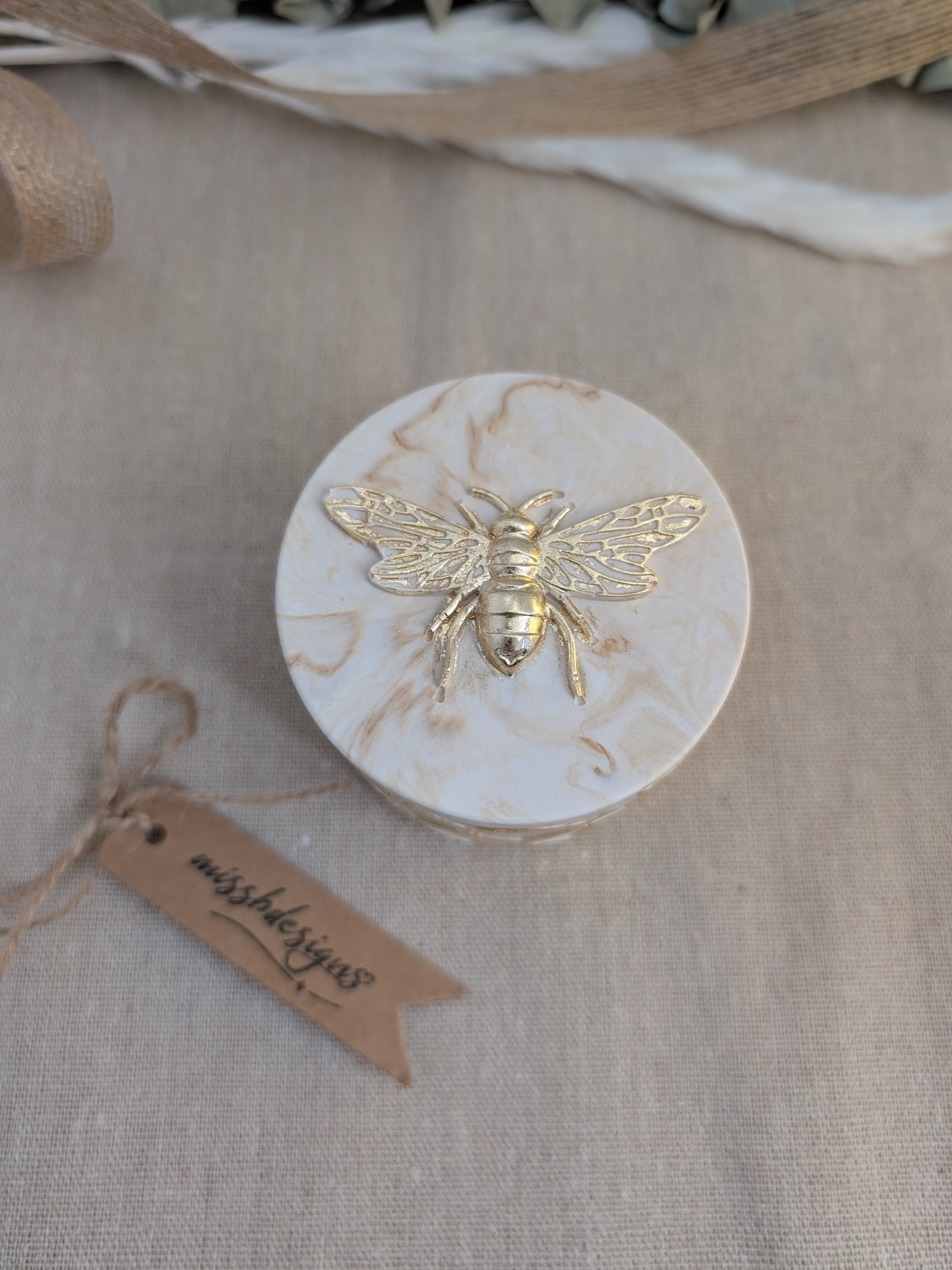 soy wax candle bee pot with lid and gold foil vanilla scented jesmonite eco resin natural colour