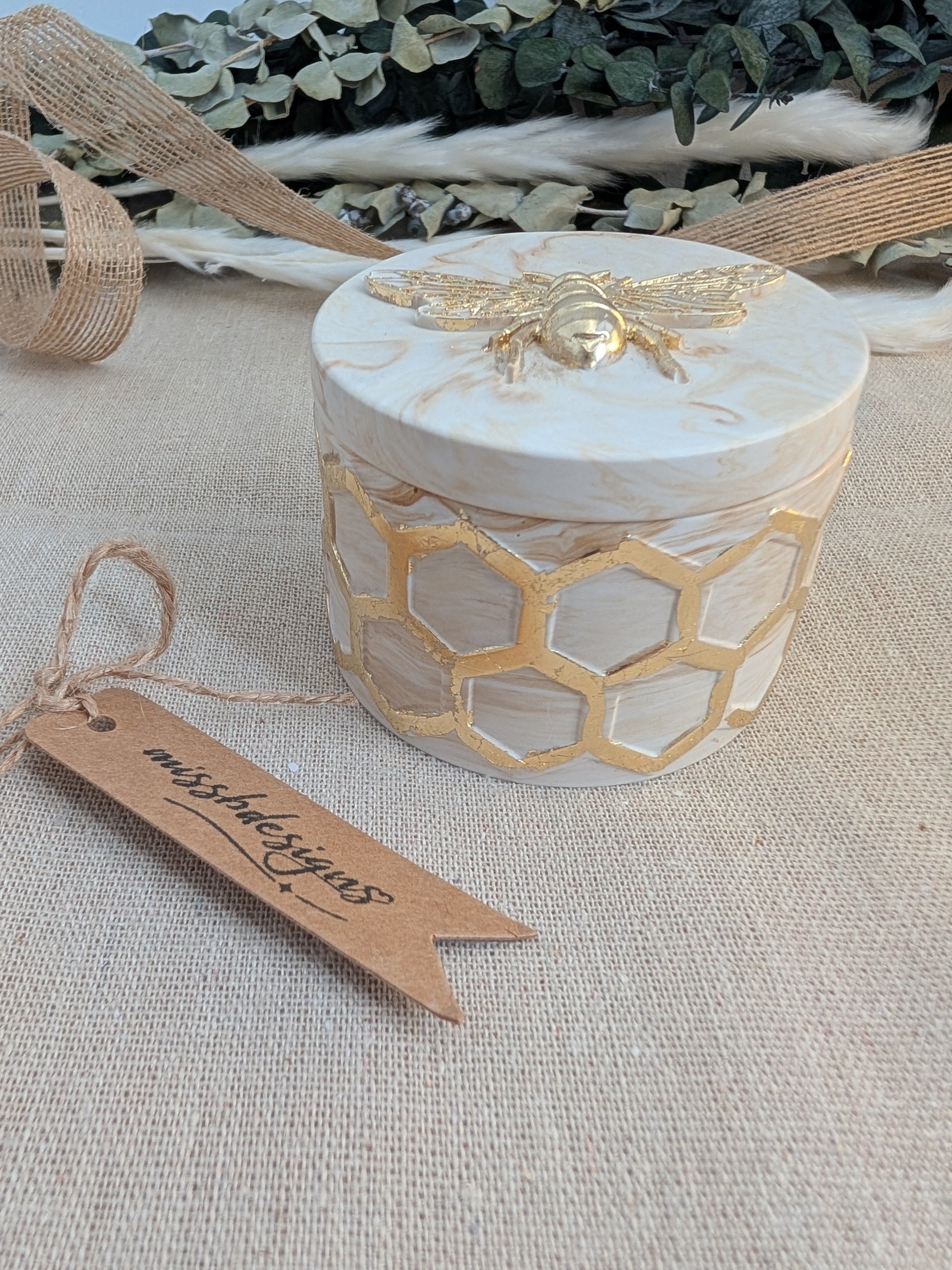 soy wax candle bee pot with lid and gold foil vanilla scented jesmonite eco resin natural colour