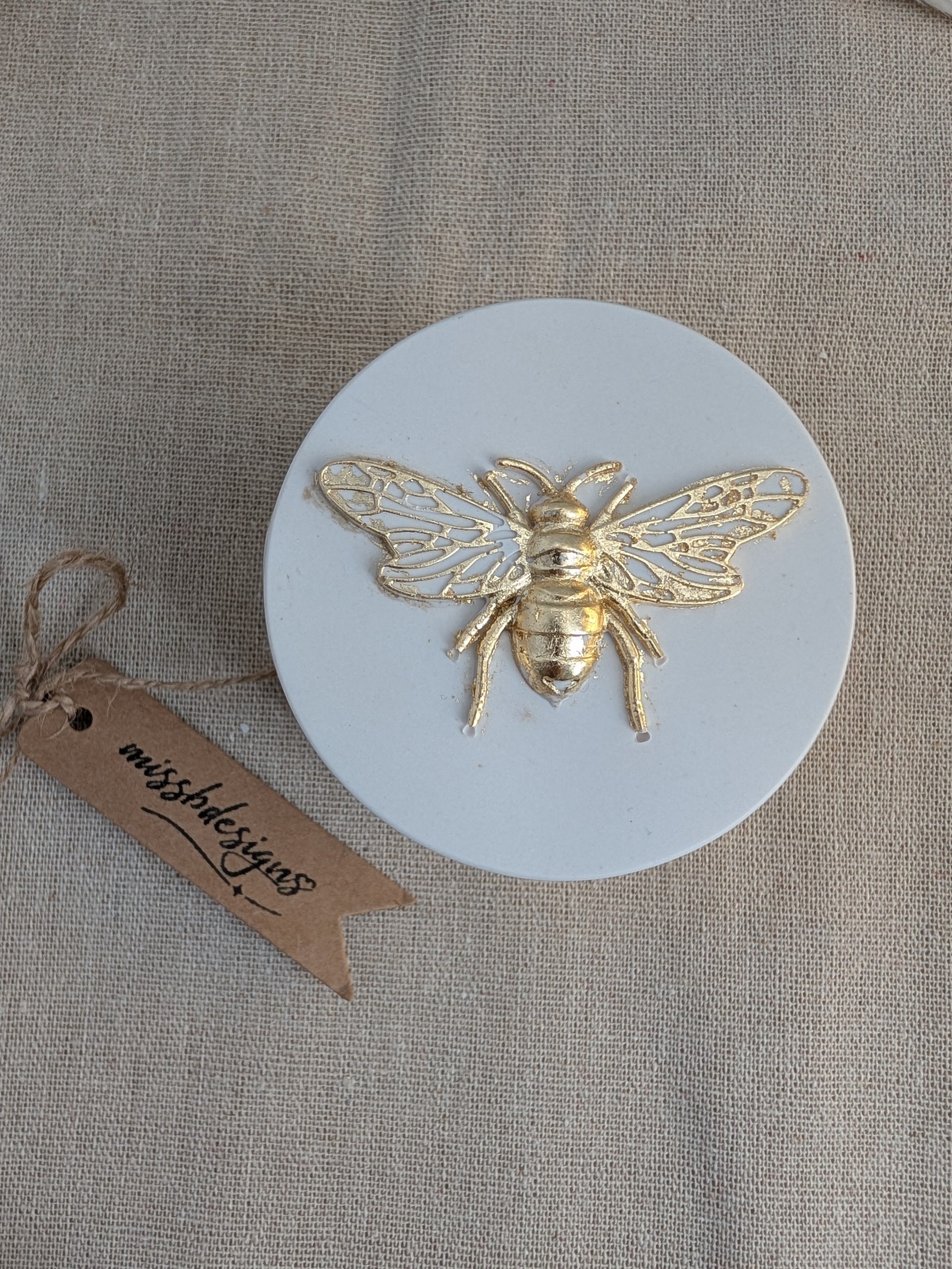 soy wax candle bee pot with lid and gold foil vanilla scented jesmonite eco resin natural colour