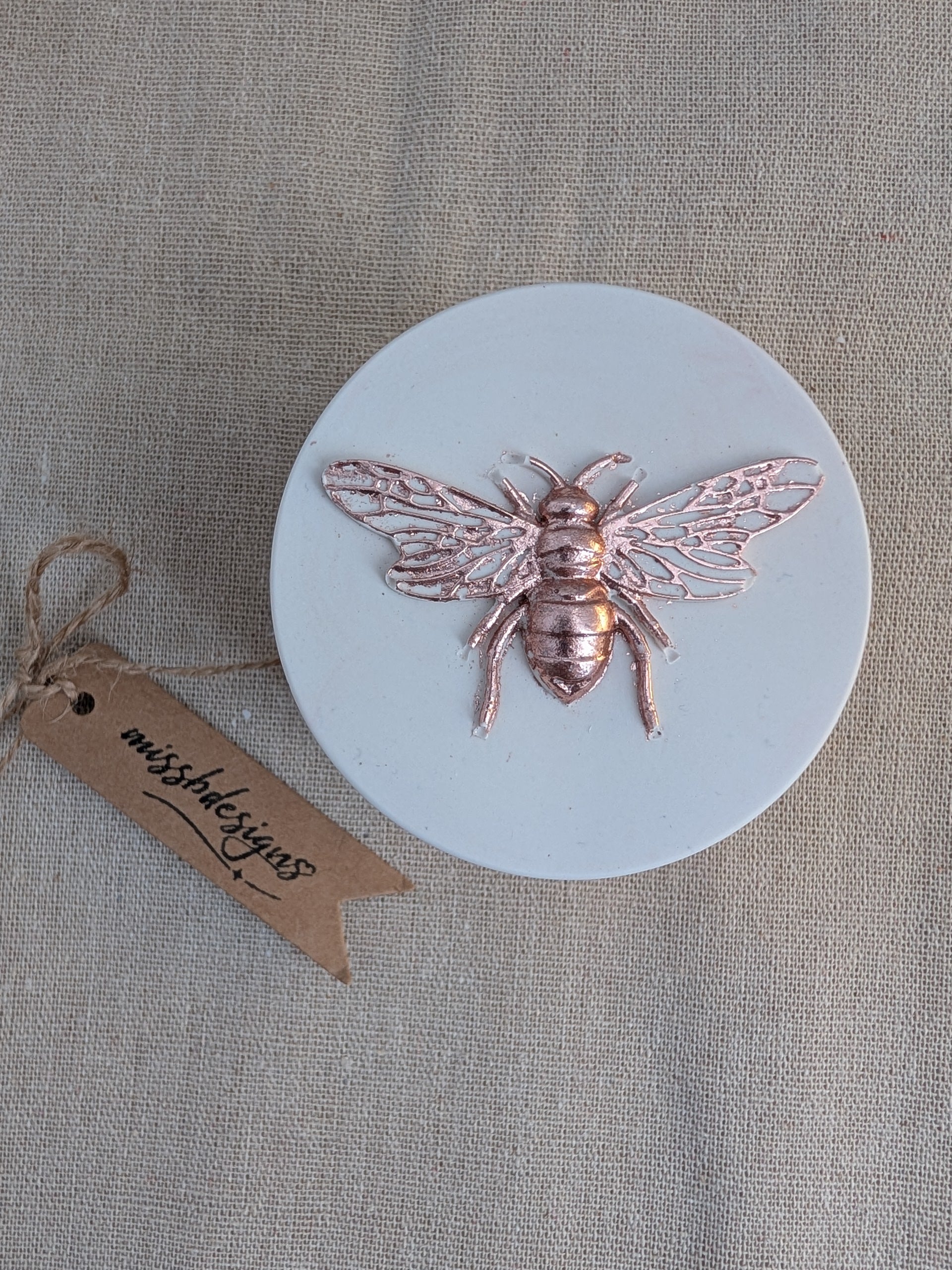 soy wax candle bee pot with lid and gold foil vanilla scented jesmonite eco resin pale pink marble colour