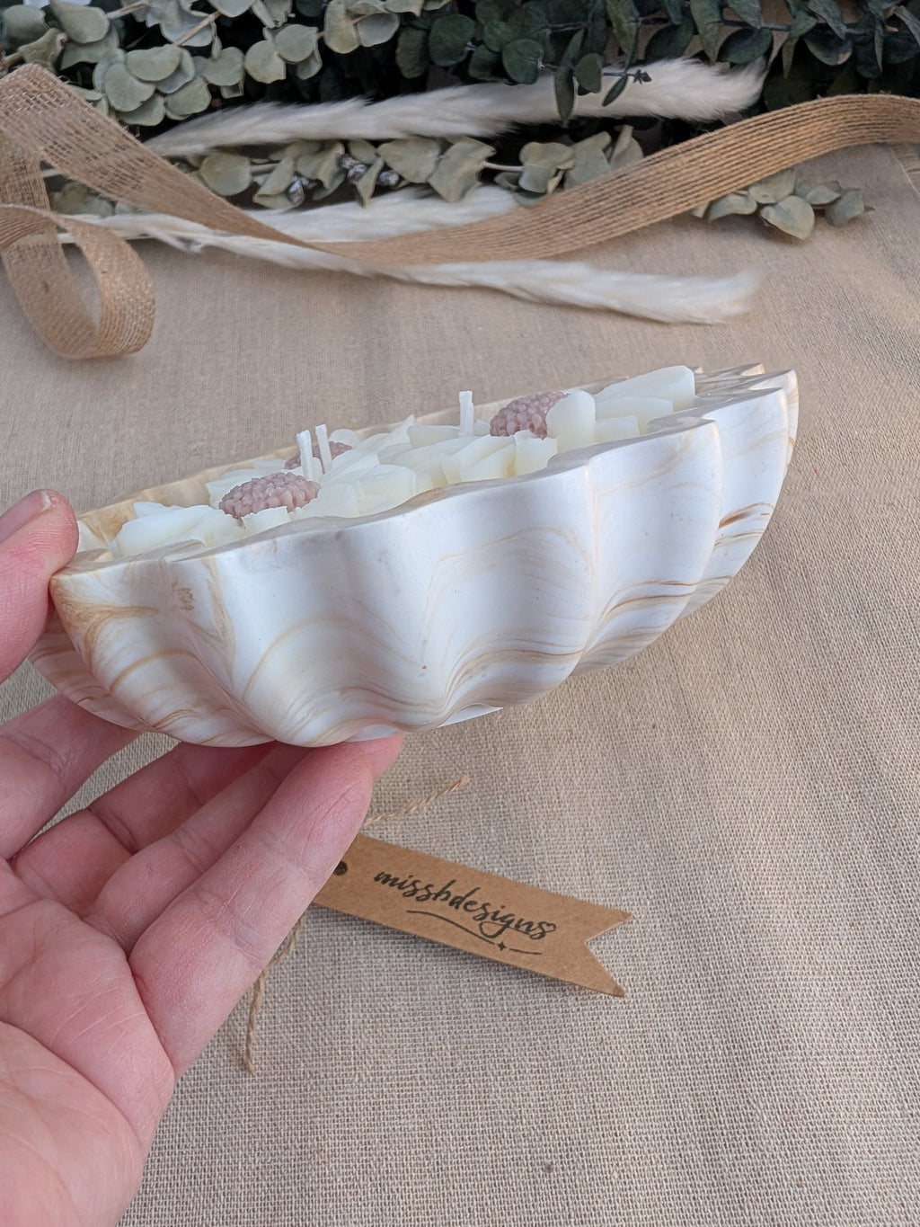 Daisy scented candle made from jesmonite eco resin filled with scented soy wax hand cast stone pot natural beige marble three daisies