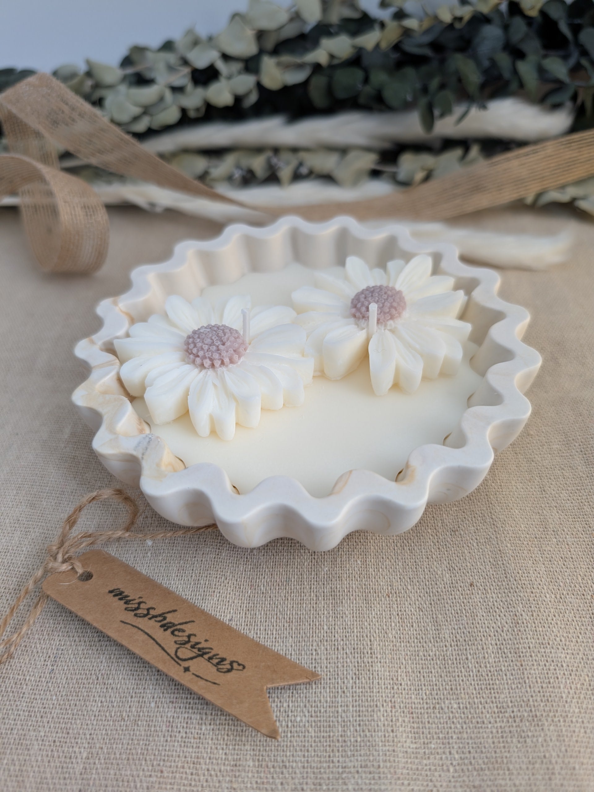 Natural Daisy vanilla scented candle made from jesmonite eco resin filled with scented soy wax hand cast stone pot natural beige marble two daisies home decor gift