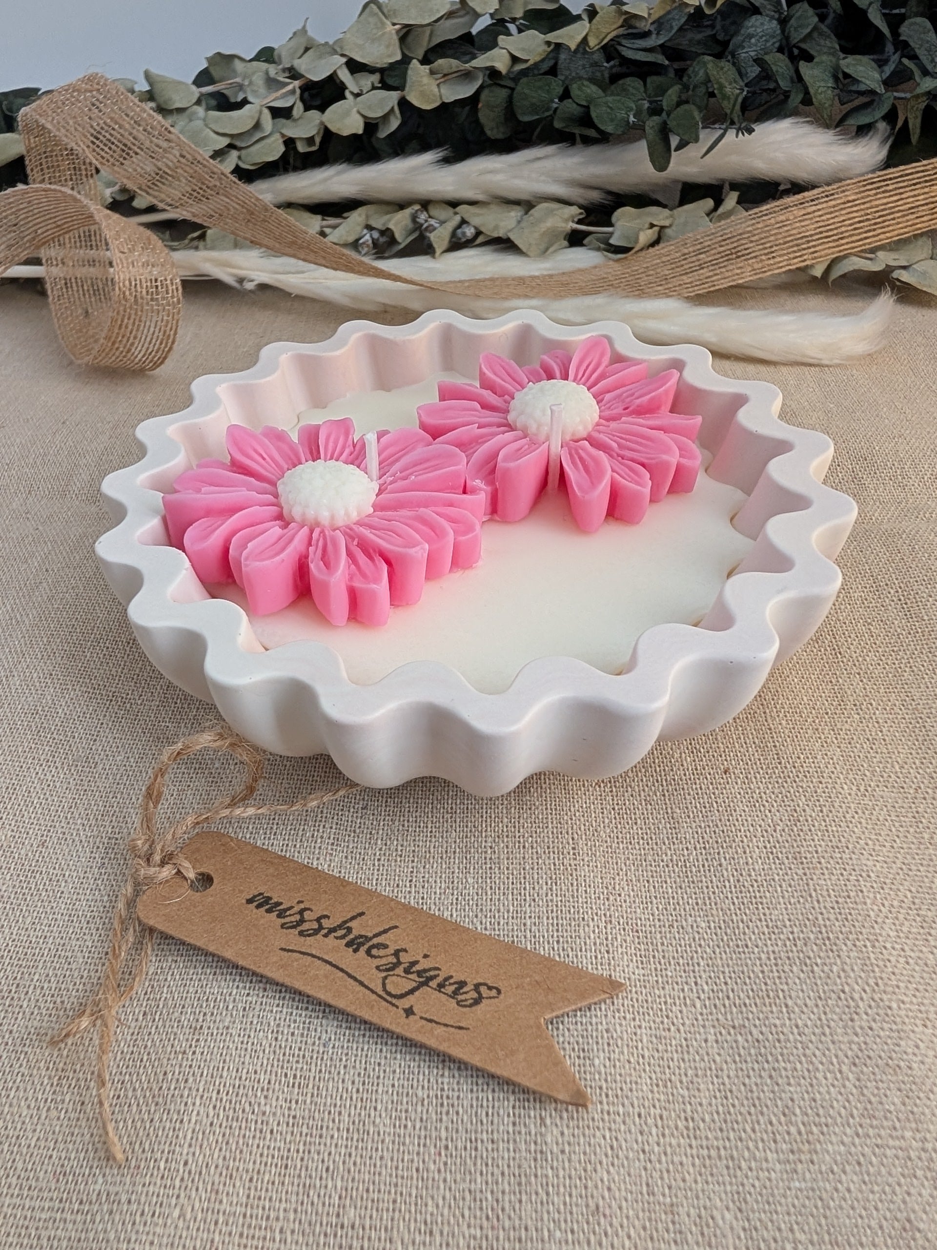 Daisy scented candle made from jesmonite eco resin filled with scented soy wax hand cast stone pot pink marble two daisies