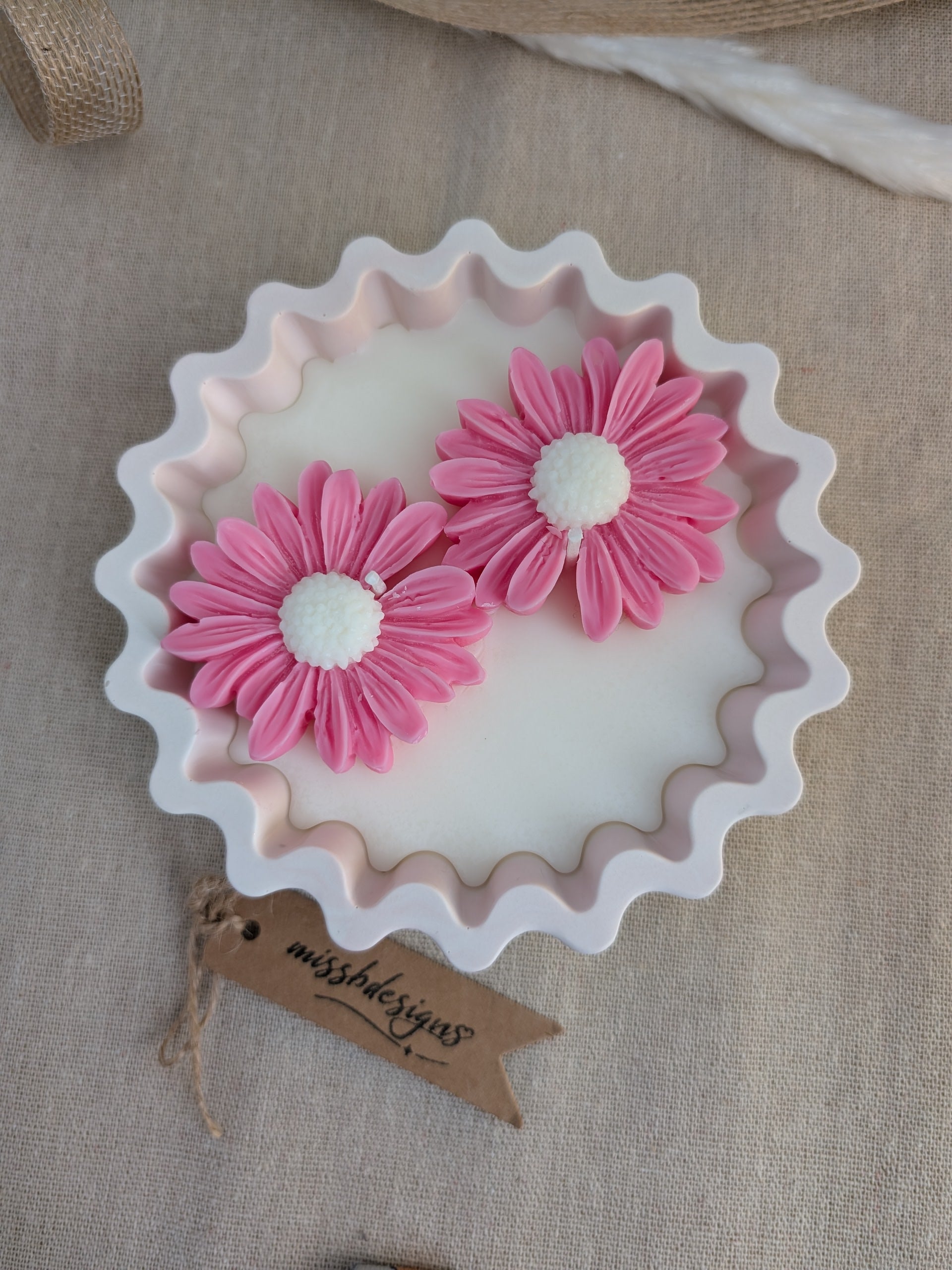 Daisy scented candle made from jesmonite eco resin filled with scented soy wax hand cast stone pot pink marble two daisies