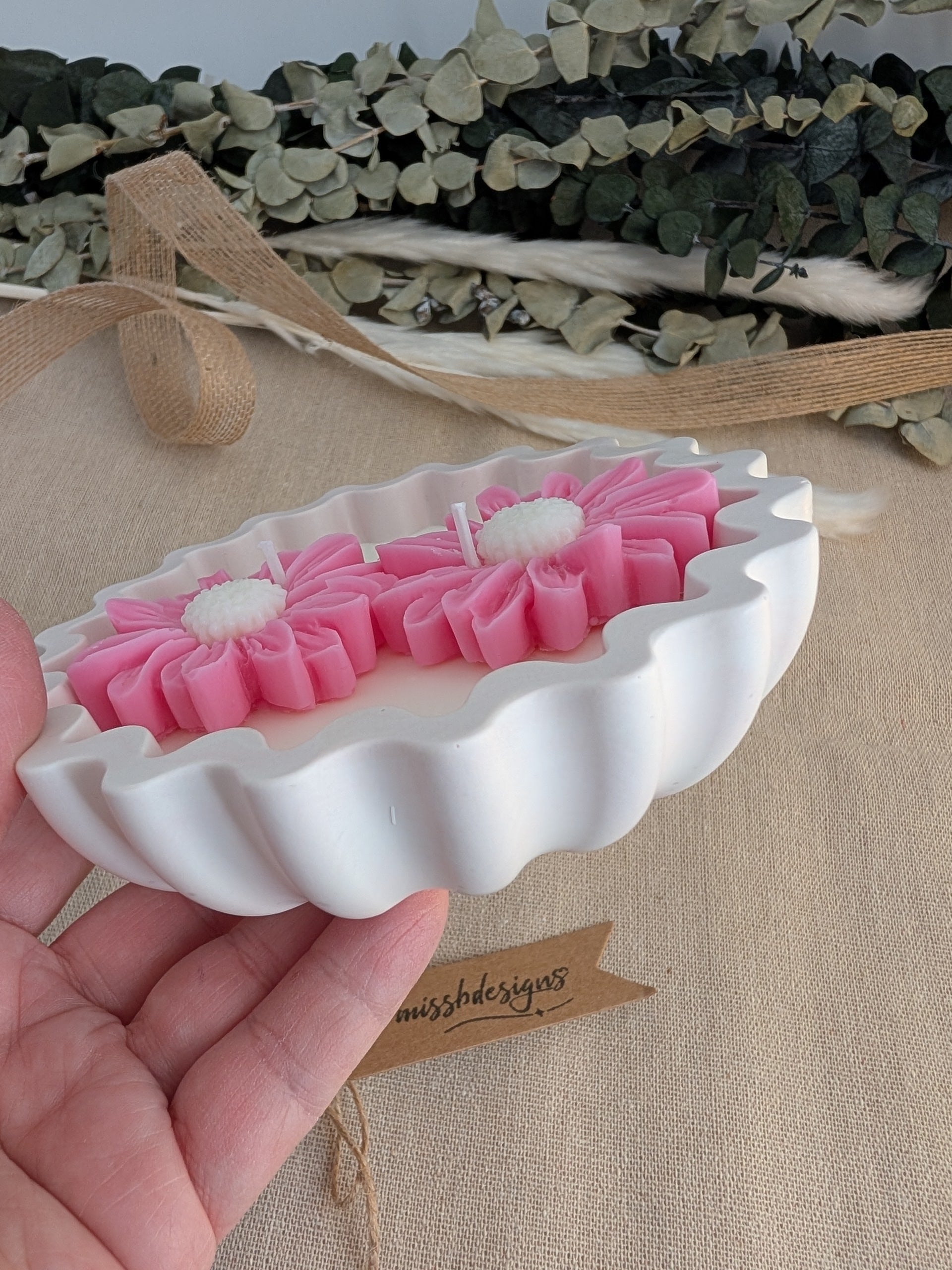 Daisy scented candle made from jesmonite eco resin filled with scented soy wax hand cast stone pot pink marble two daisies