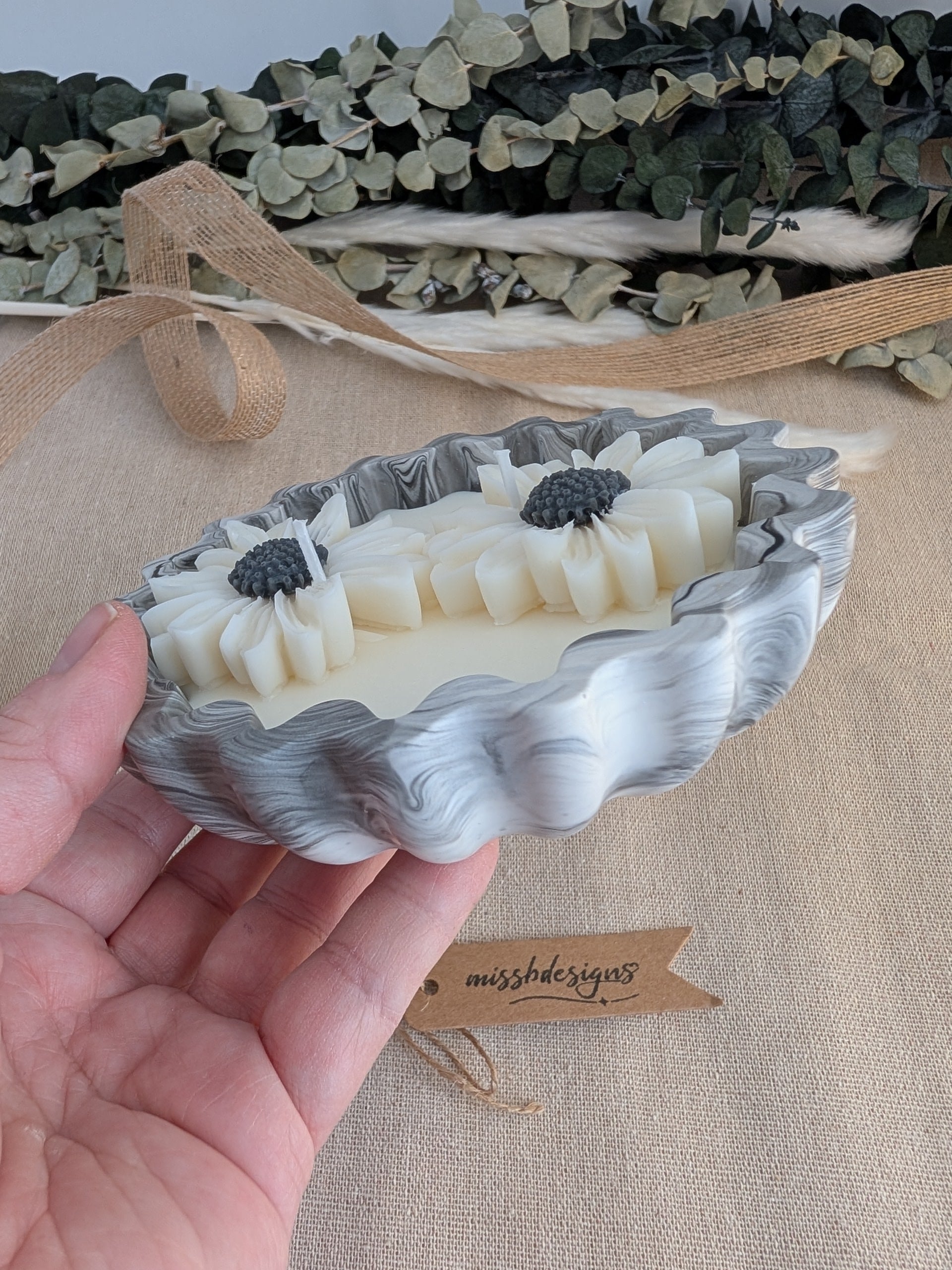 Daisy scented candle made from jesmonite eco resin filled with scented soy wax hand cast stone pot black marble two daisies