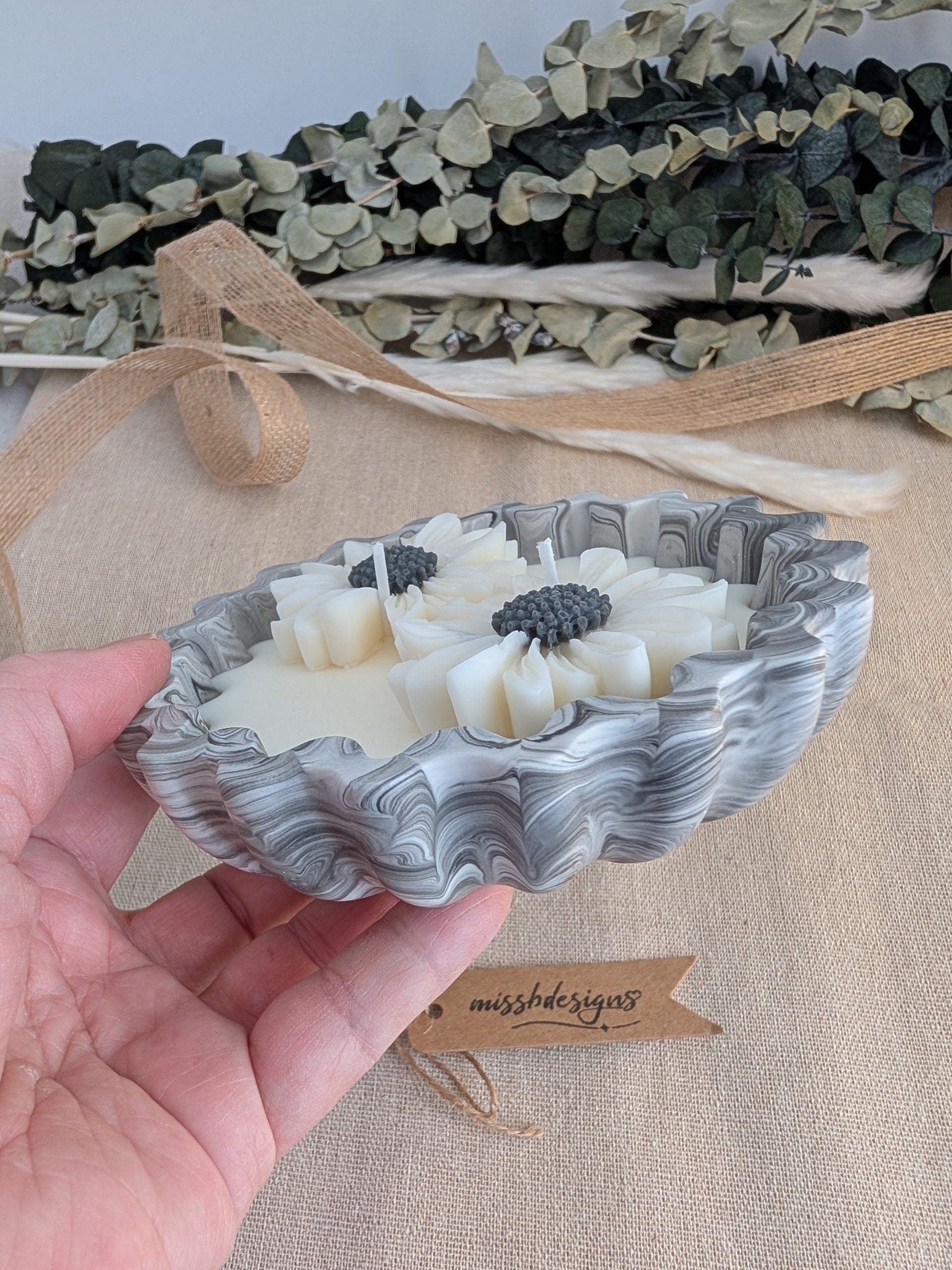 Daisy scented candle made from jesmonite eco resin filled with scented soy wax hand cast stone pot black marble two daisies