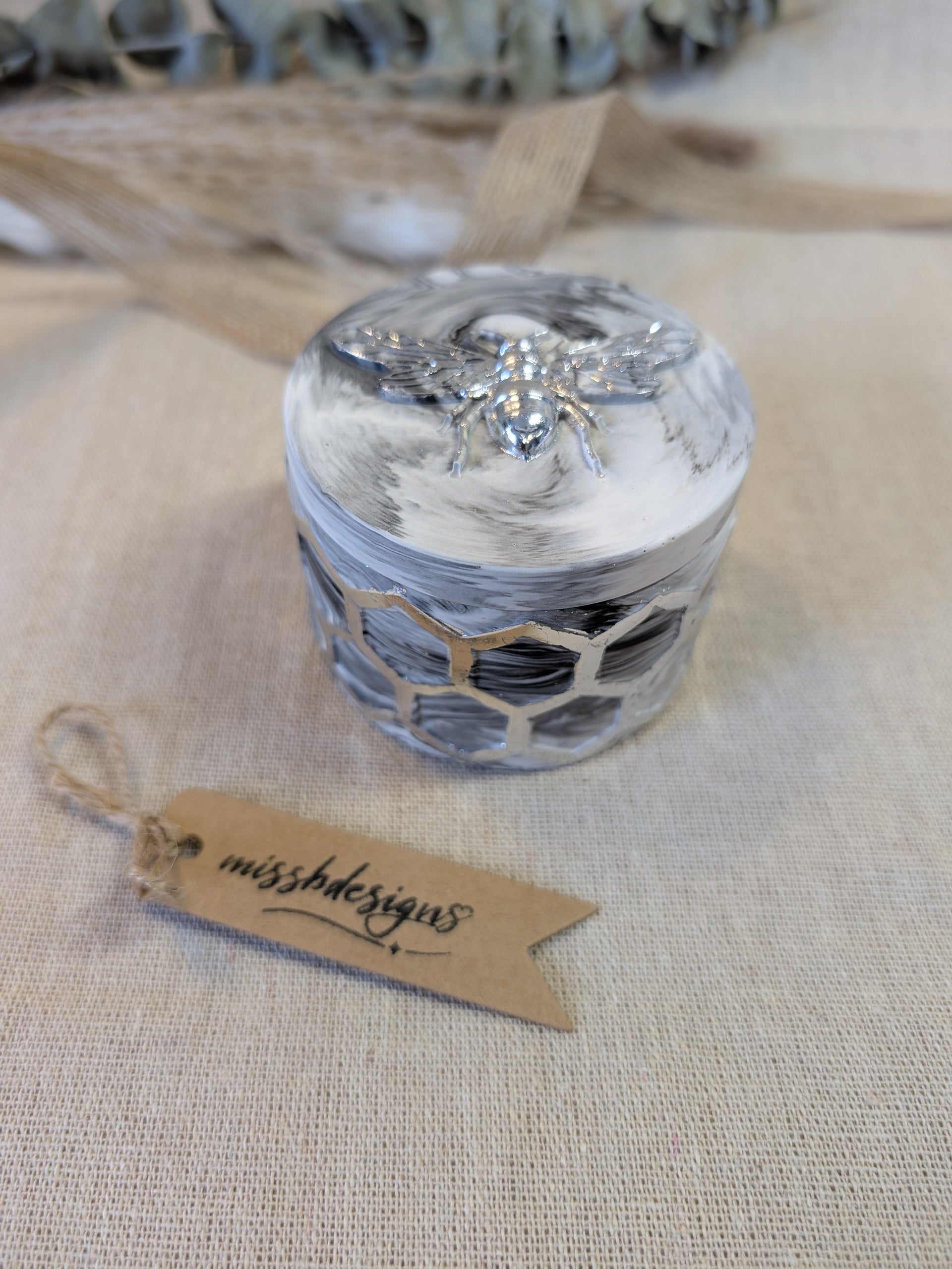 soy wax candle bee pot with lid and silver foil vanilla scented jesmonite eco resin black marble colour