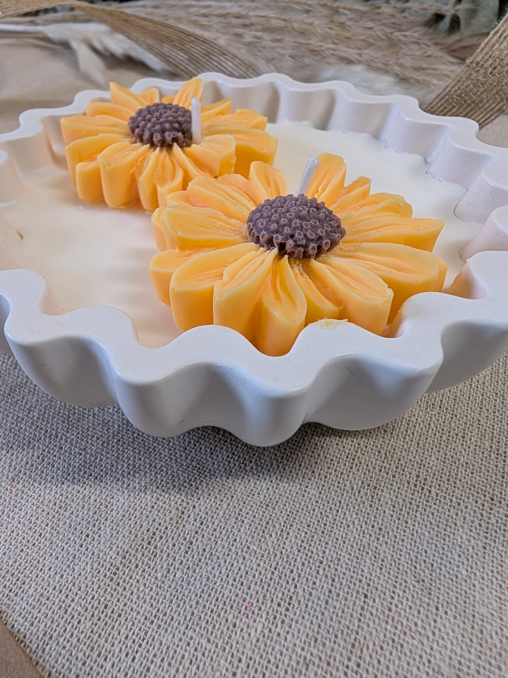 Yellow sunflower sunshine Daisy scented candle made from jesmonite eco resin filled with scented soy wax hand cast stone pot natural beige marble two daisies home decor gift