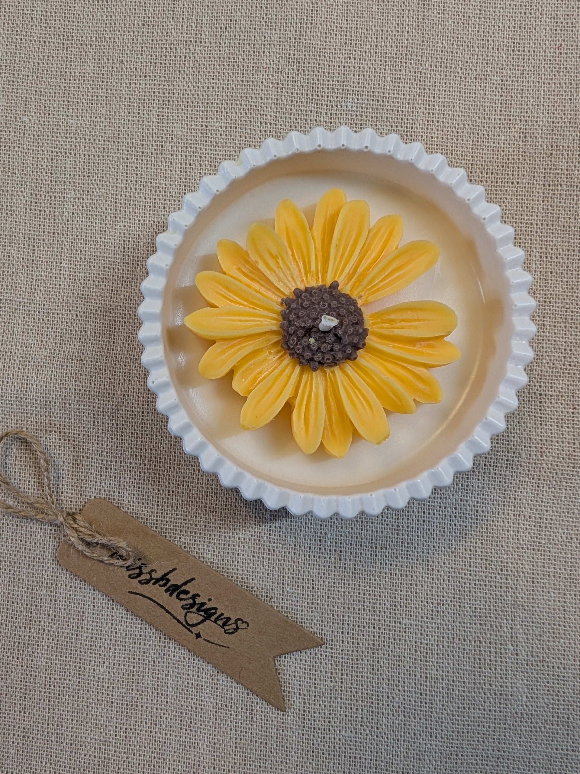 Sunflower sunshine daisy candle in neutral natural hand cast eco resin home decor pot scented with vanilla perfect gift