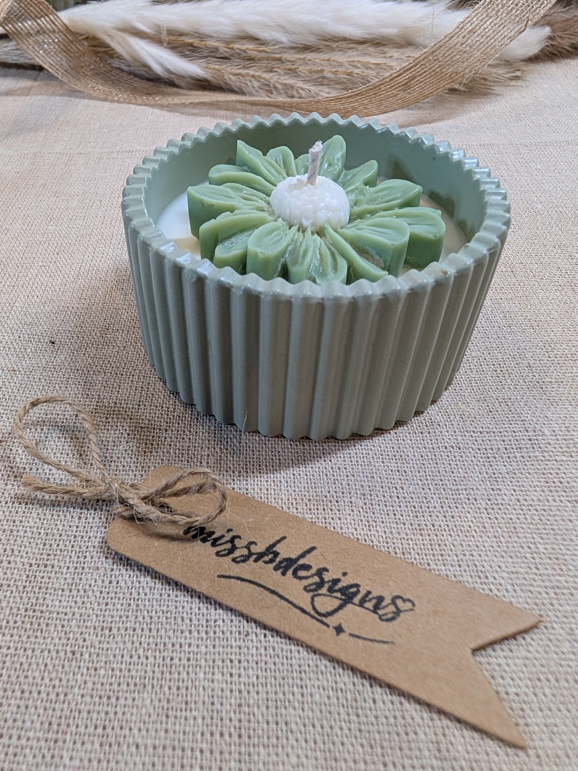 Natural sage green daisy candle in neutral green hand cast eco resin home decor pot scented with vanilla perfect gift